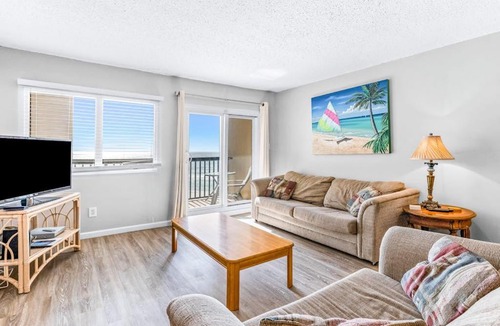 Sunnyside House | Beautiful Pinnacle Port condo with pools & basketball court right next to beach