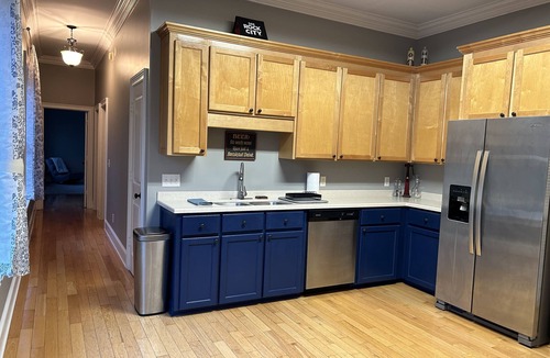 Darien Apartment | Beautiful, spacious 2rd floor apartment in the Darien historic district.