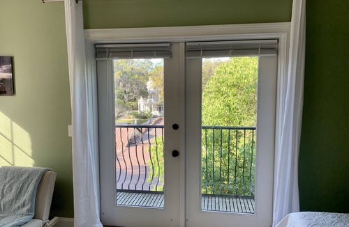 Darien Apartment | Beautiful, spacious 3rd floor apartment in the Darien historic district.