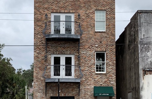 Darien Apartment | Beautiful, spacious 3rd floor apartment in the Darien historic district.
