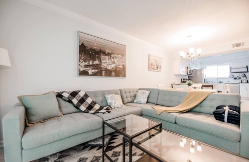 Arlington House | Beautiful townhouse right next to Ed Austin State Park.