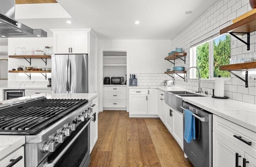 Reseda House | Beautifully remodeled 4-bedroom house in Tarzana