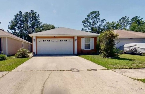 Westside Cottage | ~Beds Galore & More Sleeps 8 Two Car Garage