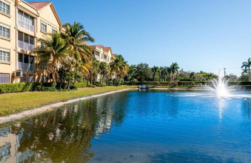 South Island Apartment | Bella Lago 323 Your Home Away from Home in Paradise! - 7431 Bella Lago Drive condo