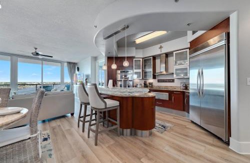 Orange Beach East Apartment | Bella Luna 708 - Luxe 7th floor Walk to Flora-Bama Marina 2 Bed 2 Bath