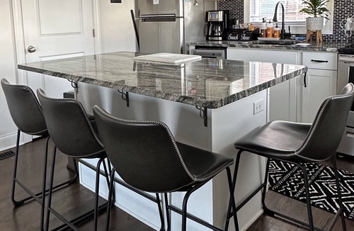 Belmont House | Belmont Bliss Walkable Downtown + Cozy Comfort Family-friendly Sparkling Clean