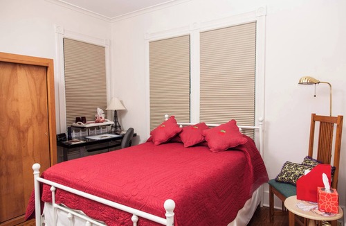 Burlington Bed & Breakfast | "Berry Patch" @ Squirrel's Nest B&B, LLC
