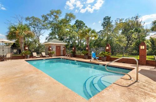 Waycross Hotel | Best Western Plus Bradbury Inn and Suites