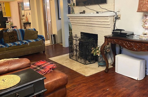 Mooresville House | Big cozy basement close to downtown!