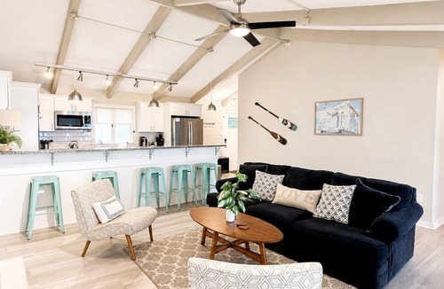 Mayhew Cottage | Big Water View Lake Home in Mooresville, North Carolina