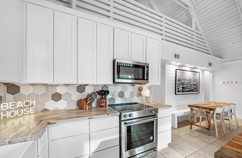 Holiday Harbor House | Bikes, Golf Cart & Hot Tub | Game Room | Dog Friendly | My Beach Getaways