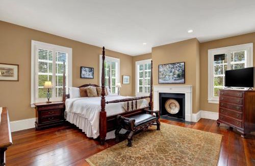 Historic Downtown Savannah House | Bird Baldwin Forsyth Suite