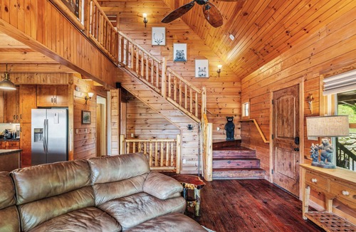 Waynesville Cabin | Black Bear Ridge - Beautiful Log Cabin with Stunning Views - Sleeps 9