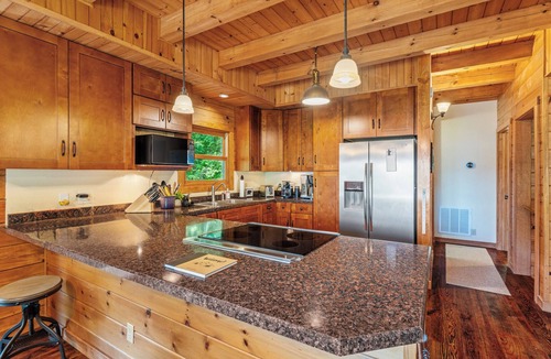 Waynesville Cabin | Black Bear Ridge - Beautiful Log Cabin with Stunning Views - Sleeps 9