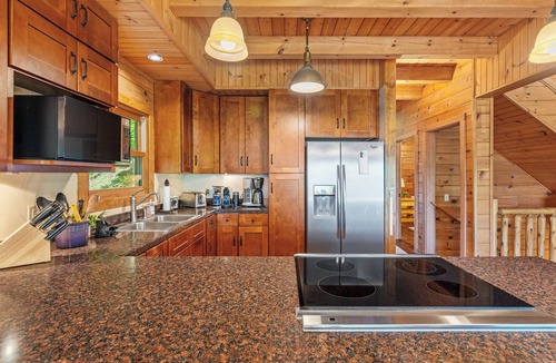 Waynesville Cabin | Black Bear Ridge - Beautiful Log Cabin with Stunning Views - Sleeps 9