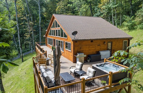 Maggie Valley Cabin | Black Bear Ridge! Newly Built! 4BD/3.5 BA