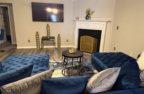 Riverdale House | Bleu et Doré