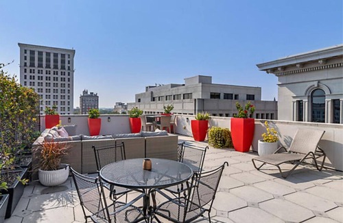 Historic District - North Ski Chalet | BLOCK Ellis Square 1br
