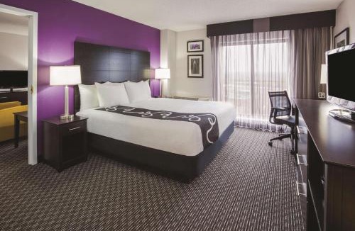 West Bloomington Hotel | Bloom Hotel