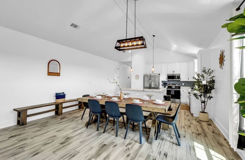 Gulfport House | Blue Horizon Beach House 5 Bedrooms 4 Baths 9 Beds Walk to Beach Prime Location