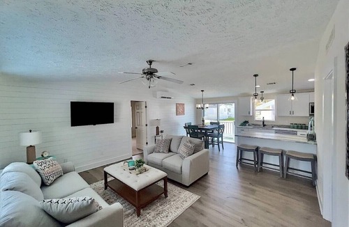 Iona House | Blue Mitten Beach House – Stylish 2BR/2BA, Pools & 4 Miles to Ft Myers Beach