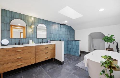 Alexander House | Blue Mountain Retreat- Spacious Amazing Views Family Friendly-Near Asheville