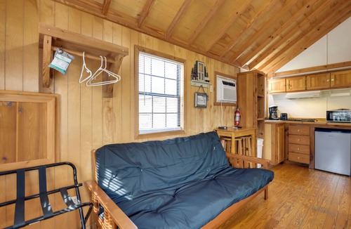 Waynesville Apartment | Blue Ridge Getaway! Studio w/Resort Amenities