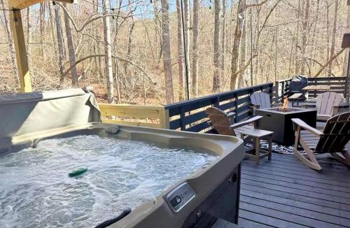 Mentone House | Blueberry Farm Cottage, Hot Tub, Creek, Game Room