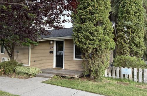 Old Bend House | Bluebird Day - River Gem Bungalow