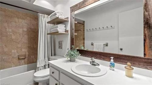 Captains Cove Apartment | Bokeelia Condo, Pool & Fishing & Boat Dock