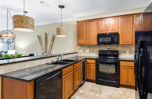 Dadeville Condo | BOOK 4 NIGHTS GET 2 FREE! 2 BR Lake Martin Condo w/Boat Slip!
