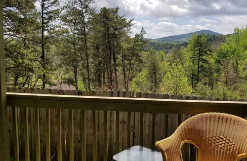 Alexander House | Bookings underway! Comfy & fabulous mountain views near Asheville & Weaverville.