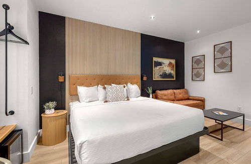 Bentonville Hotel | Boutique King Suite — On-Site Dog Park, Bike Storage, Espresso Bar