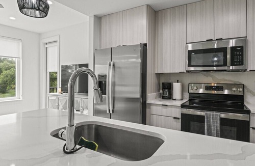 Gulfport Condo | Brand New 2 Bedroom Condo-Luxurious Waterfront Pool-Sleeps 4