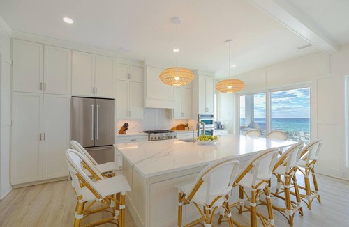 Villa Segunda House | Brand New 6 BR, 6.5 BA | Gulf Front Home | Private Pool | Hot Tub | Sleeps 18