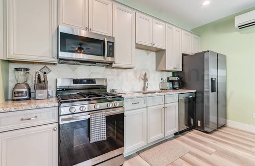 Fernandina Beach Condo | BRAND-NEW build! Dog Friendly! Close to Ocean! Above garage condo!