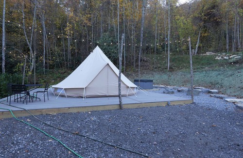Waynesville RV Rental | Brand New! Camp #6 with Bathhouse