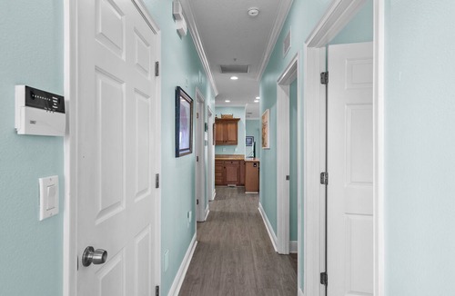 Bradenton Beach House | Breakers 4 at Sandcastle · Gulf & Bridge St Views · Sleeps 8