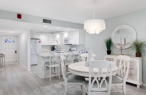 Sanibel Condo | Breakers West C2 | Stunning Top Floor Beach Residence | Steps to the Sand