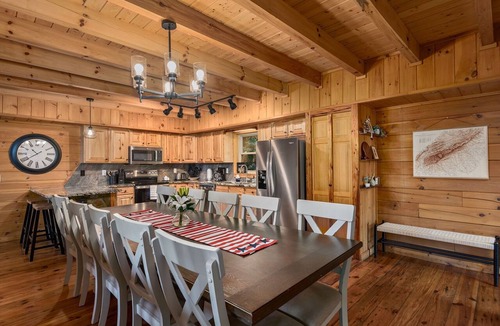 Maggie Valley Cabin | Breathtaking Views! Fast WiFi, Pool Table, Hot Tub, lvl 2 EV Charger, Fire Pit!