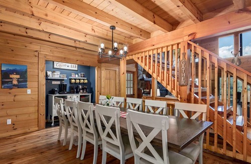 Maggie Valley Cabin | Breathtaking Views! Fast WiFi, Pool Table, Hot Tub, lvl 2 EV Charger, Fire Pit!