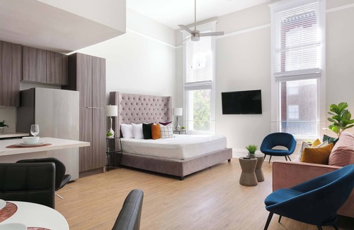 Gaslamp Quarter House | Bright 2BR Loft, Sleeps 7 w/Kitchen & Fast WiFi