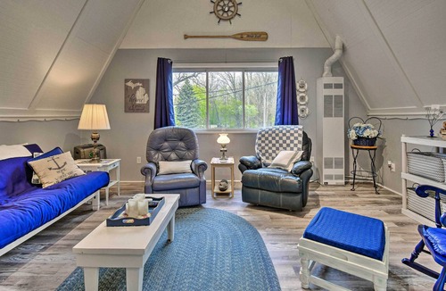 Algonac Apartment | Bright & Cozy A-Frame Studio: Steps to River!