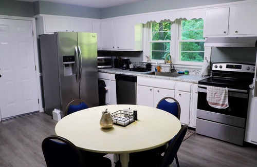Macon House | Bring your big family of 10 here! North Macon quite location