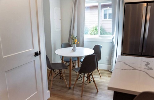 Kitchener House | Broken Oak A · Designer Luxe Home - 3 bed/1 bath + Parking & Wifi