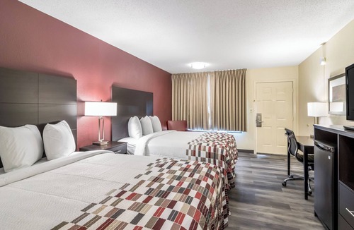 Dandridge Hotel | Budget-Friendly Stay Near Douglas Lake – Perfect for Adventure Seekers