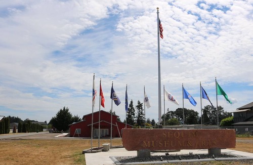 Sequim Hotel | Budget-friendly Accommodation! Onsite Pool, Free Parking & Breakfast!