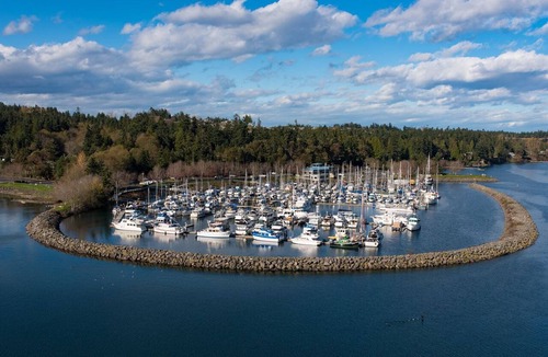 Sequim Hotel | Budget-Friendly Accommodations with Free Parking, Wifi, and Pool