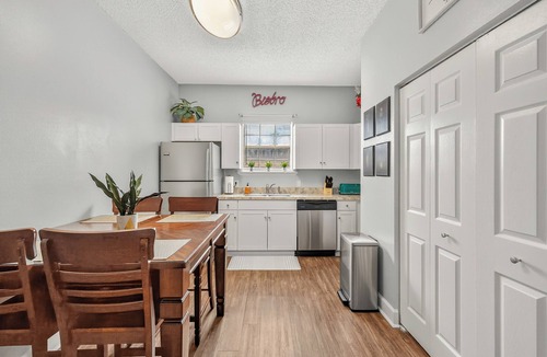 Tallahassee House | Bungalow mins from College/Mid/Down-towns