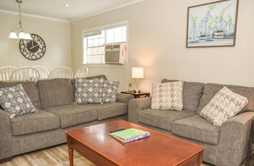 Grand Bay House | Bungalow near Main Street - #2